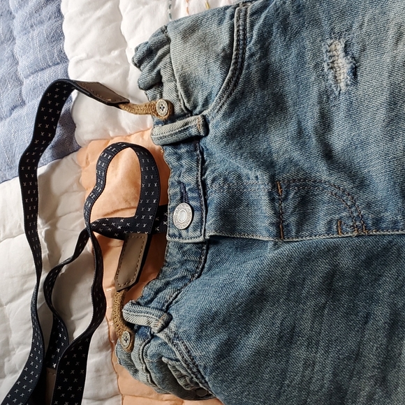 EUC H&M boys distressed jeans size 2-3 yr old - Picture 2 of 8